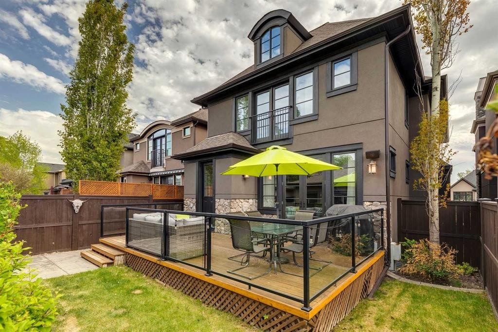 2228 Broadview Road Nw, Calgary, AB - Outdoor
