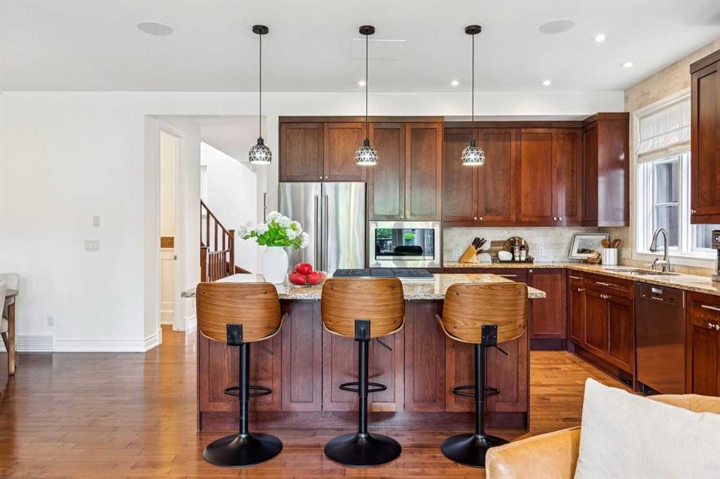 2228 Broadview Road Nw, Calgary, AB - Indoor Photo Showing Kitchen With Upgraded Kitchen