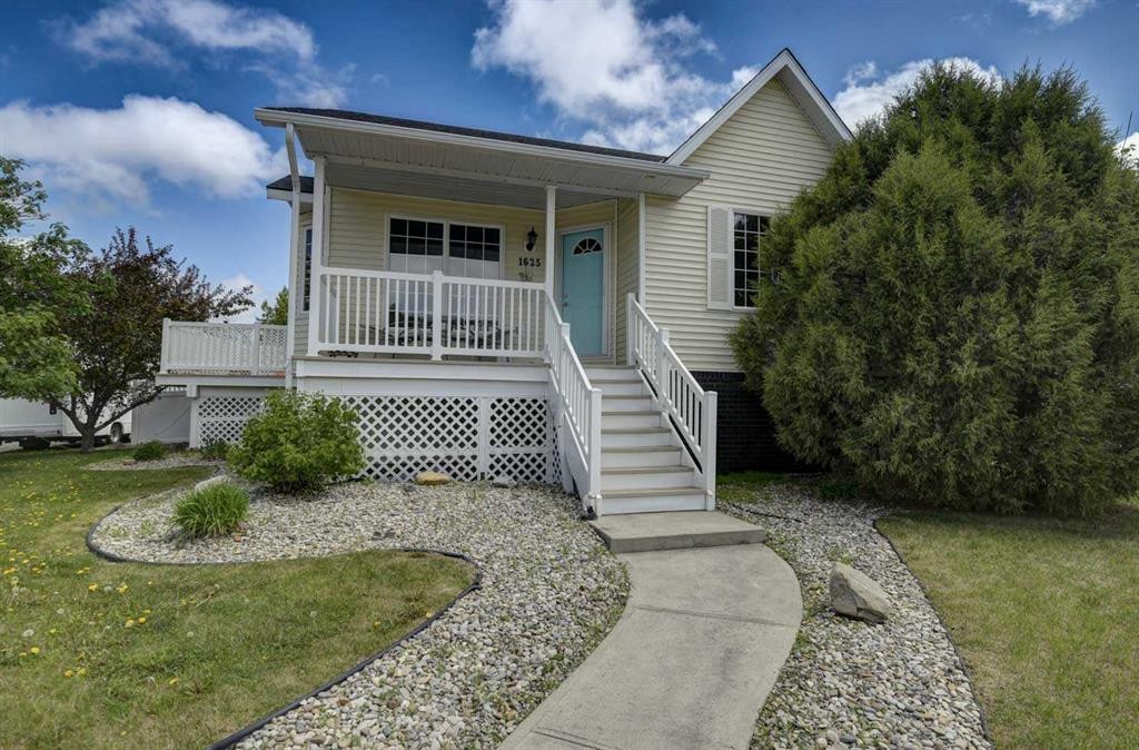 1625 15A Street, Didsbury, AB - Outdoor With Deck Patio Veranda