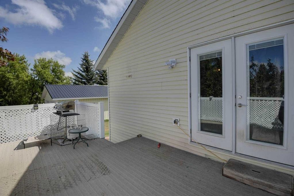 1625 15A Street, Didsbury, AB - Outdoor With Exterior