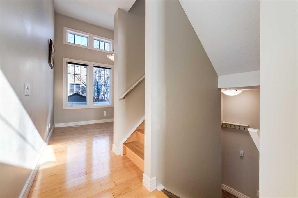 37 Royal Oak Plaza Nw, Calgary, AB - Indoor Photo Showing Other Room
