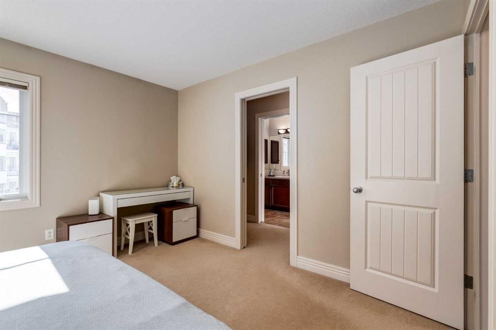 37 Royal Oak Plaza Nw, Calgary, AB - Indoor Photo Showing Bedroom