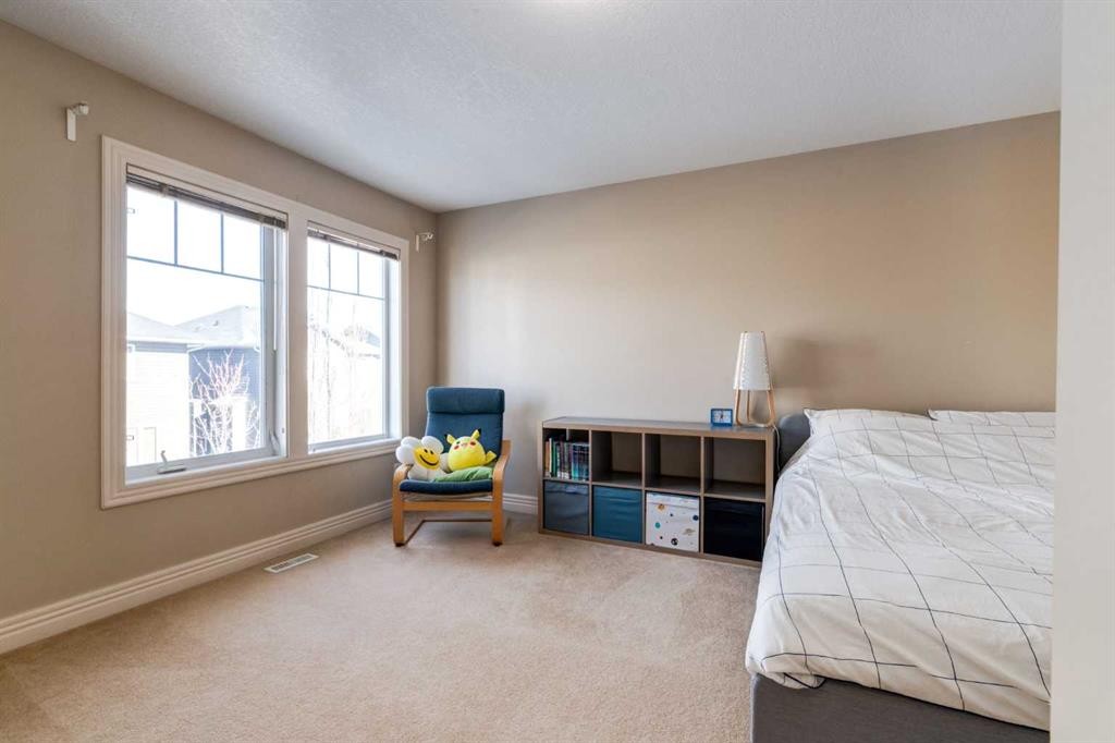 37 Royal Oak Plaza Nw, Calgary, AB - Indoor Photo Showing Bedroom