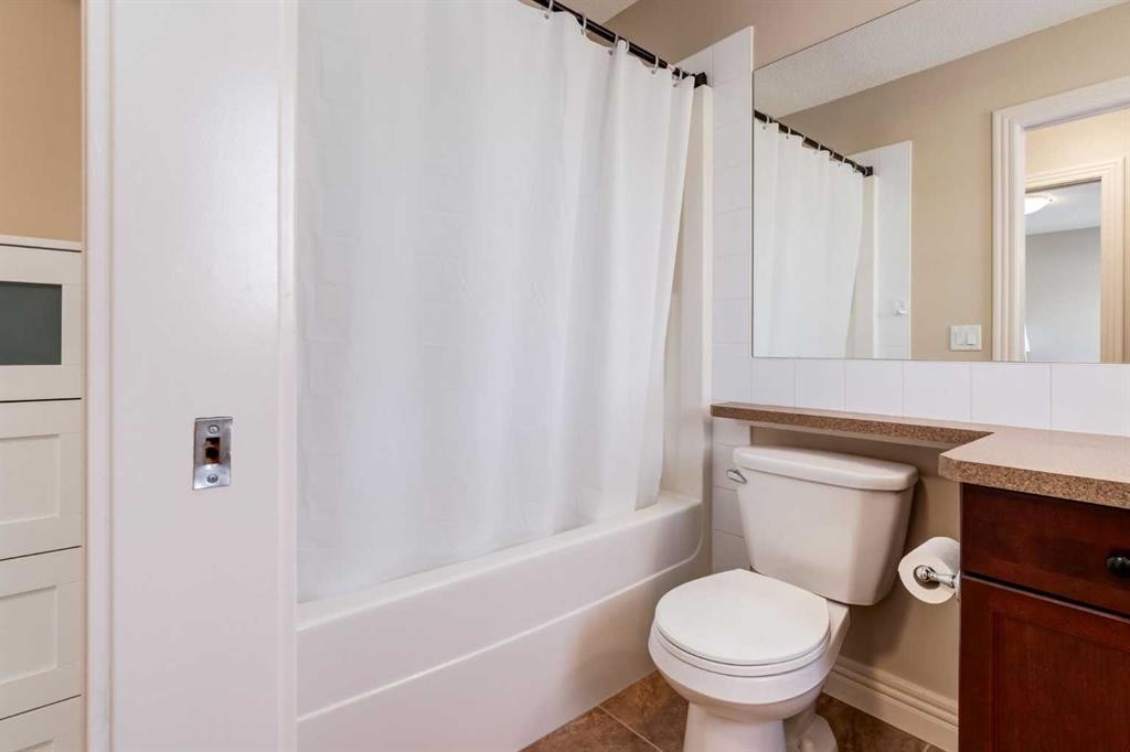 37 Royal Oak Plaza Nw, Calgary, AB - Indoor Photo Showing Bathroom