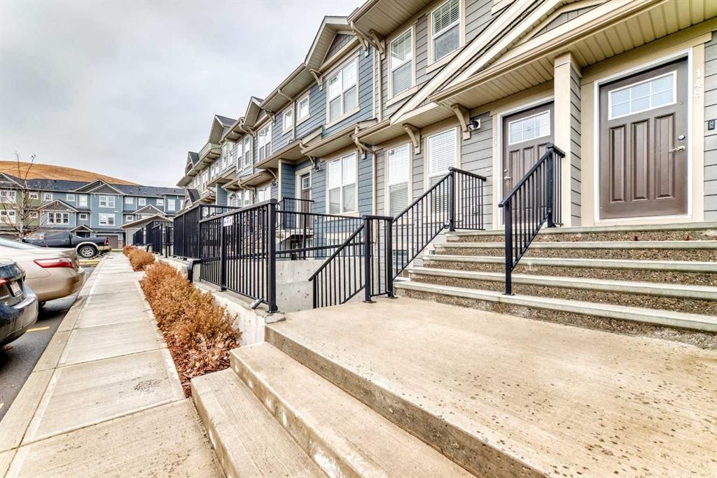 152 Cranbrook Square Se, Calgary, AB