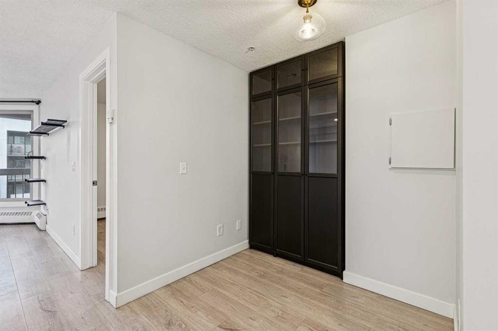 304-317 19 Avenue Sw, Calgary, AB - Indoor Photo Showing Other Room