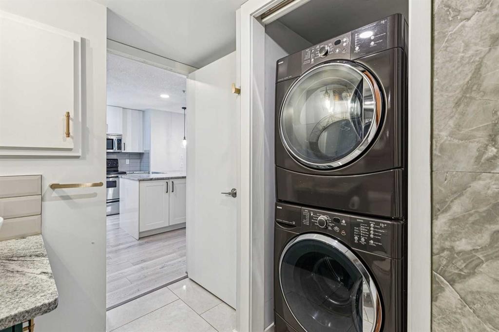 304-317 19 Avenue Sw, Calgary, AB - Indoor Photo Showing Laundry Room