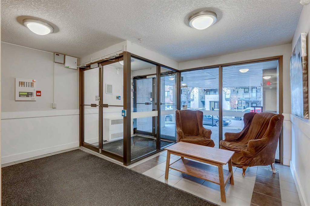 304-317 19 Avenue Sw, Calgary, AB - Indoor Photo Showing Other Room