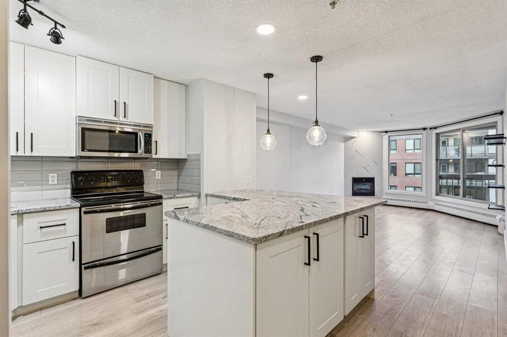 304-317 19 Avenue Sw, Calgary, AB - Indoor Photo Showing Kitchen With Upgraded Kitchen