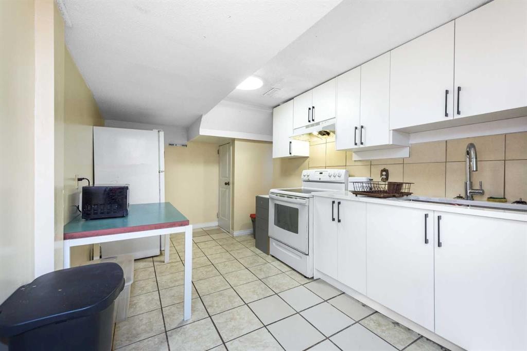 5071 Whitestone Way Ne, Calgary, AB - Indoor Photo Showing Kitchen