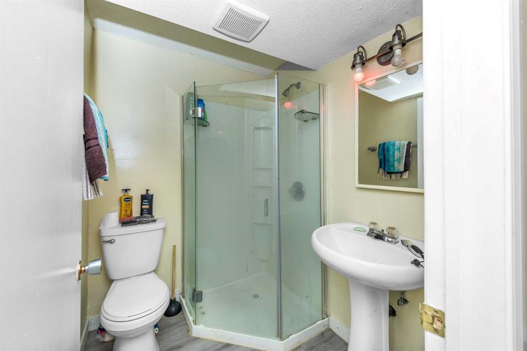 5071 Whitestone Way Ne, Calgary, AB - Indoor Photo Showing Bathroom