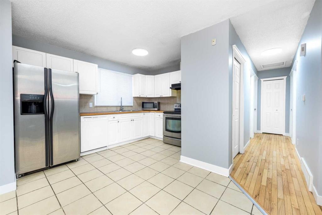5071 Whitestone Way Ne, Calgary, AB - Indoor Photo Showing Kitchen