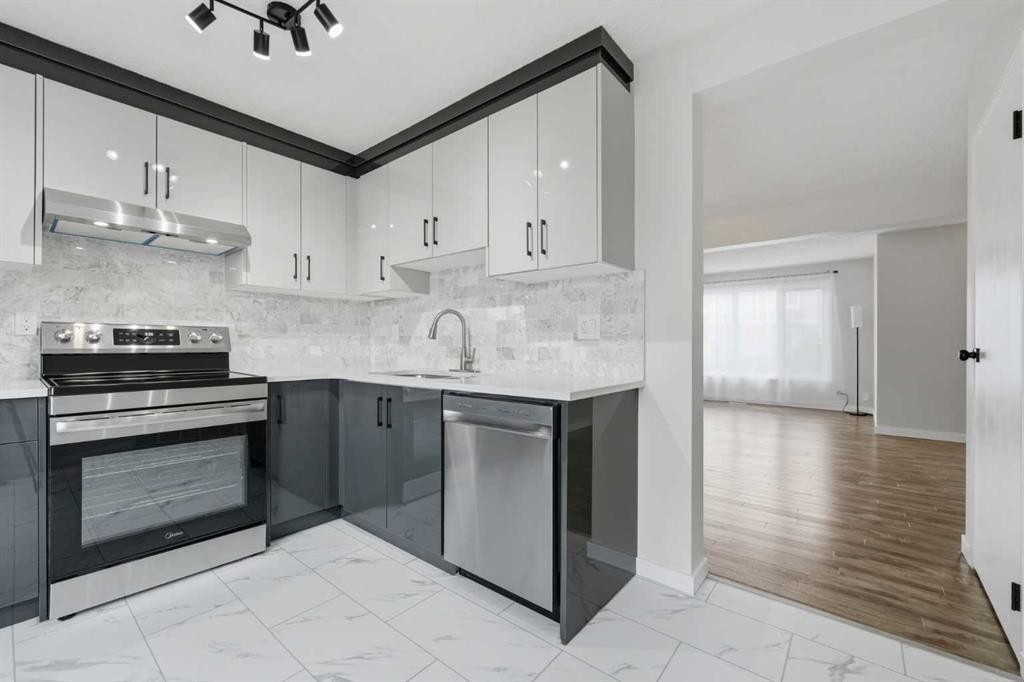 36 Falconer Terrace Ne, Calgary, AB - Indoor Photo Showing Kitchen With Upgraded Kitchen