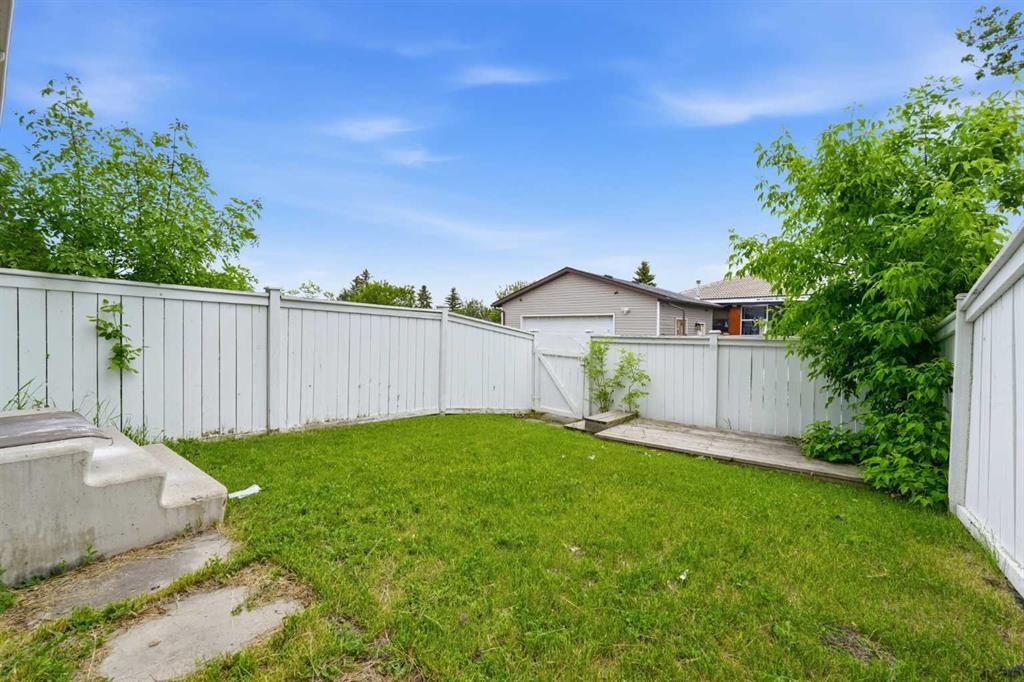 36 Falconer Terrace Ne, Calgary, AB - Outdoor