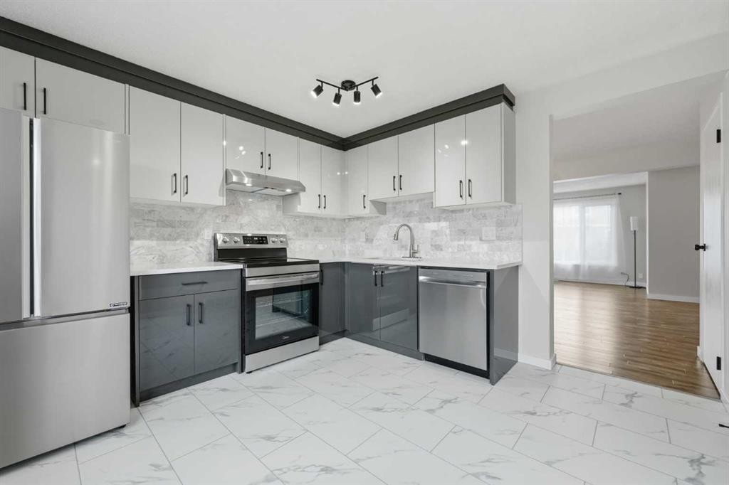 36 Falconer Terrace Ne, Calgary, AB - Indoor Photo Showing Kitchen With Upgraded Kitchen