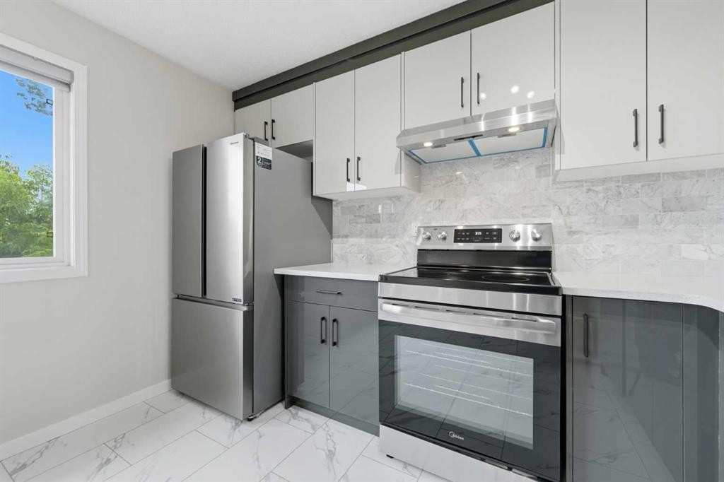 36 Falconer Terrace Ne, Calgary, AB - Indoor Photo Showing Kitchen