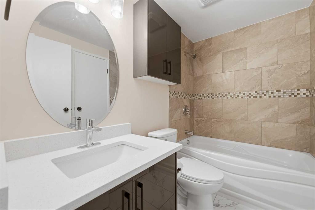 36 Falconer Terrace Ne, Calgary, AB - Indoor Photo Showing Bathroom