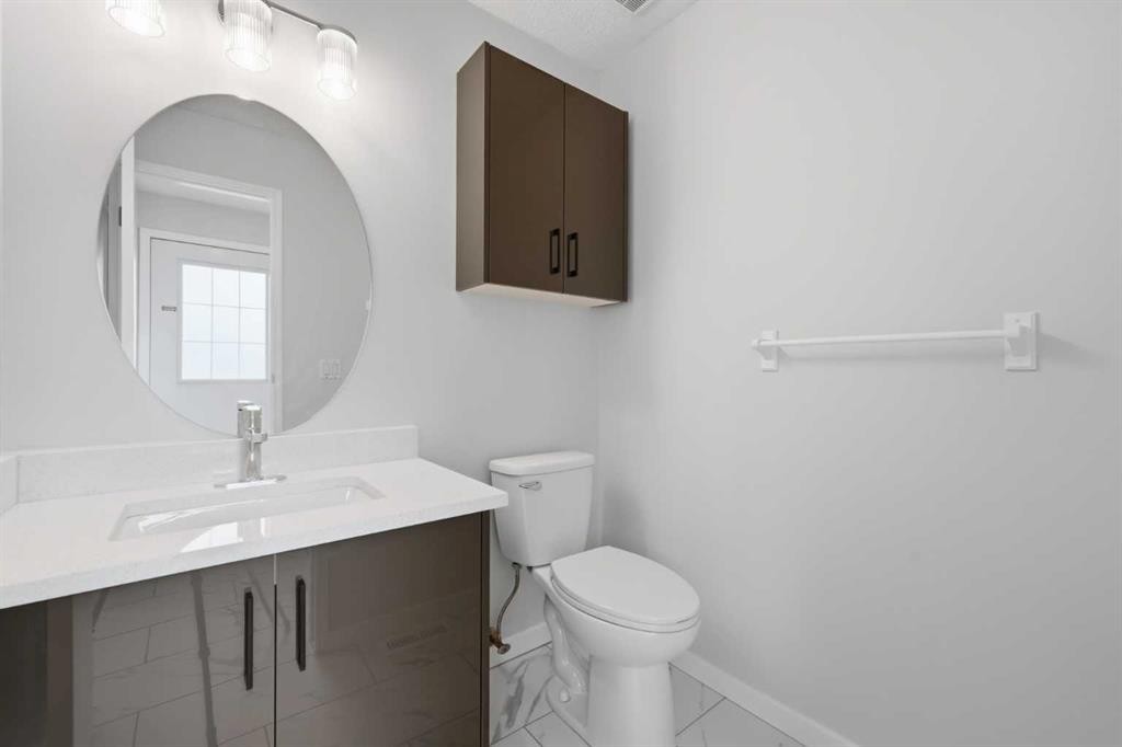 36 Falconer Terrace Ne, Calgary, AB - Indoor Photo Showing Bathroom