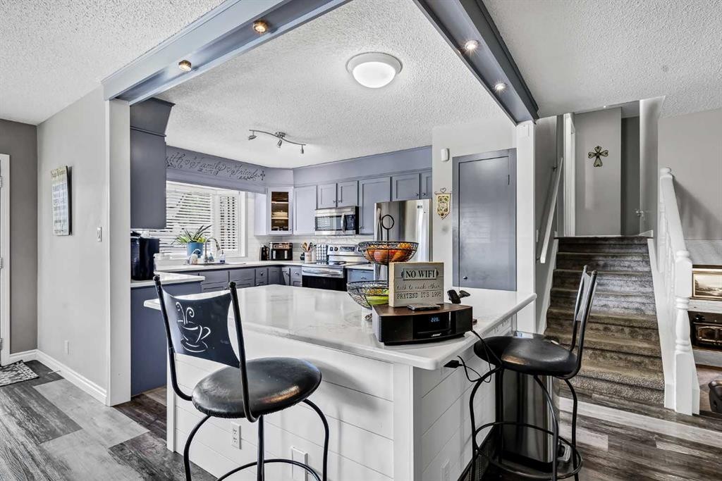364 Silvergrove Place Nw, Calgary, AB