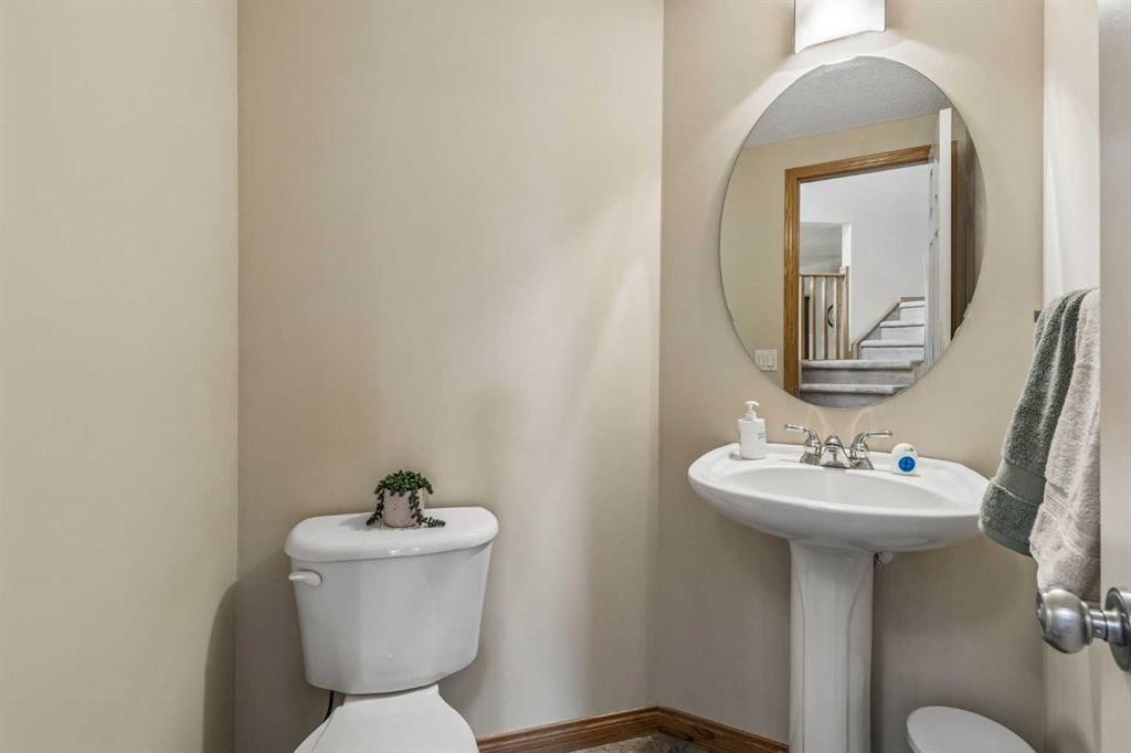 127 Edgeridge Close Nw, Calgary, AB - Indoor Photo Showing Bathroom