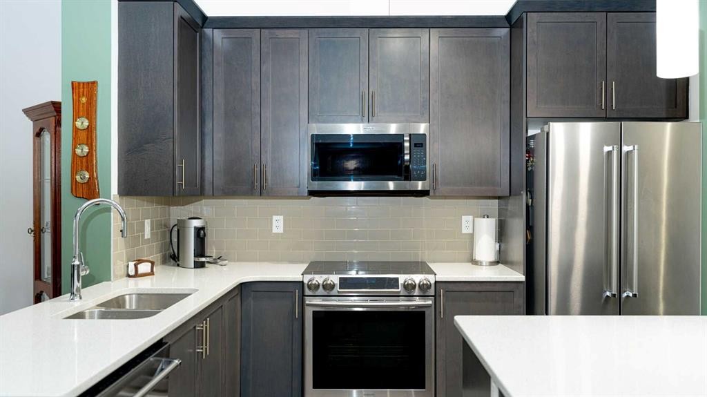 340 Legacy Point Se, Calgary, AB - Indoor Photo Showing Kitchen With Double Sink With Upgraded Kitchen