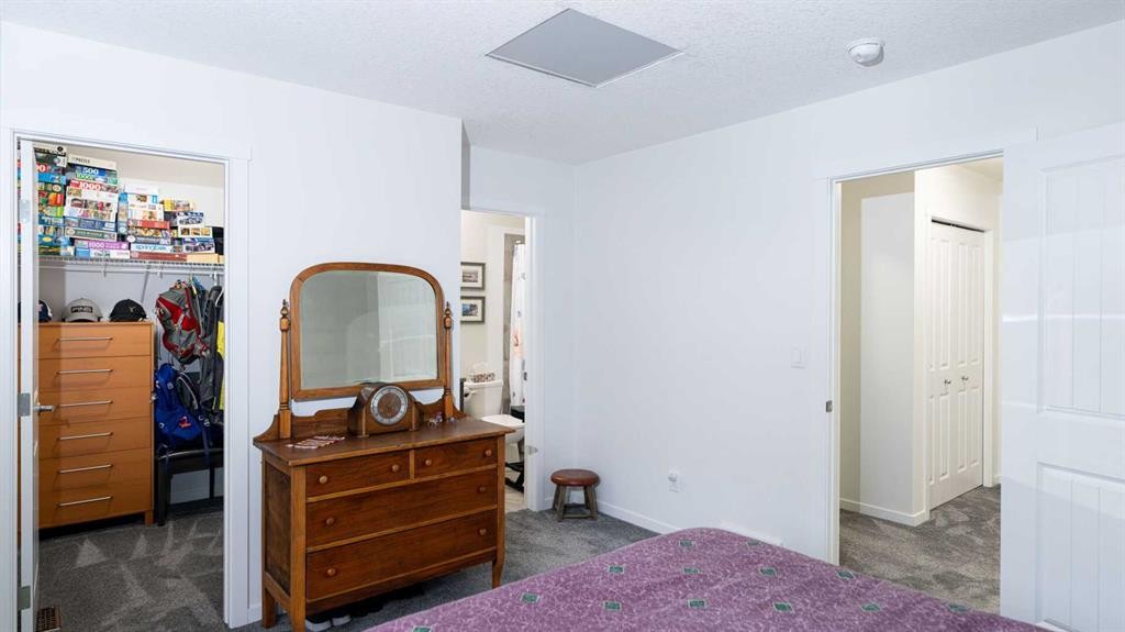 340 Legacy Point Se, Calgary, AB - Indoor Photo Showing Bedroom