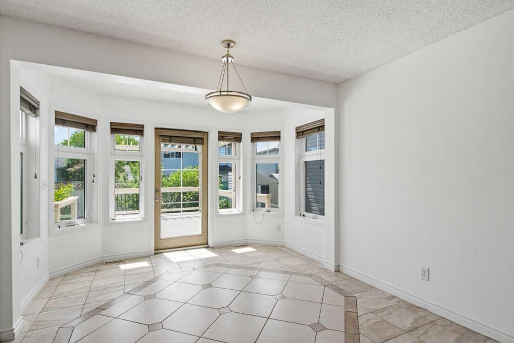 690 Coventry Drive Ne, Calgary, AB - Indoor Photo Showing Other Room