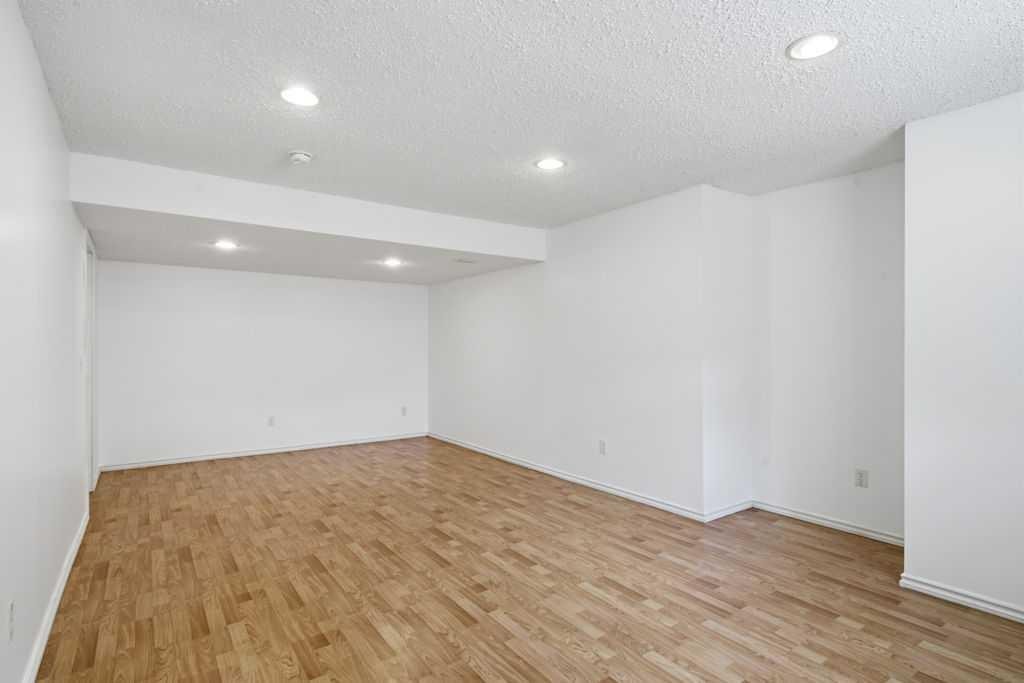 690 Coventry Drive Ne, Calgary, AB - Indoor Photo Showing Other Room