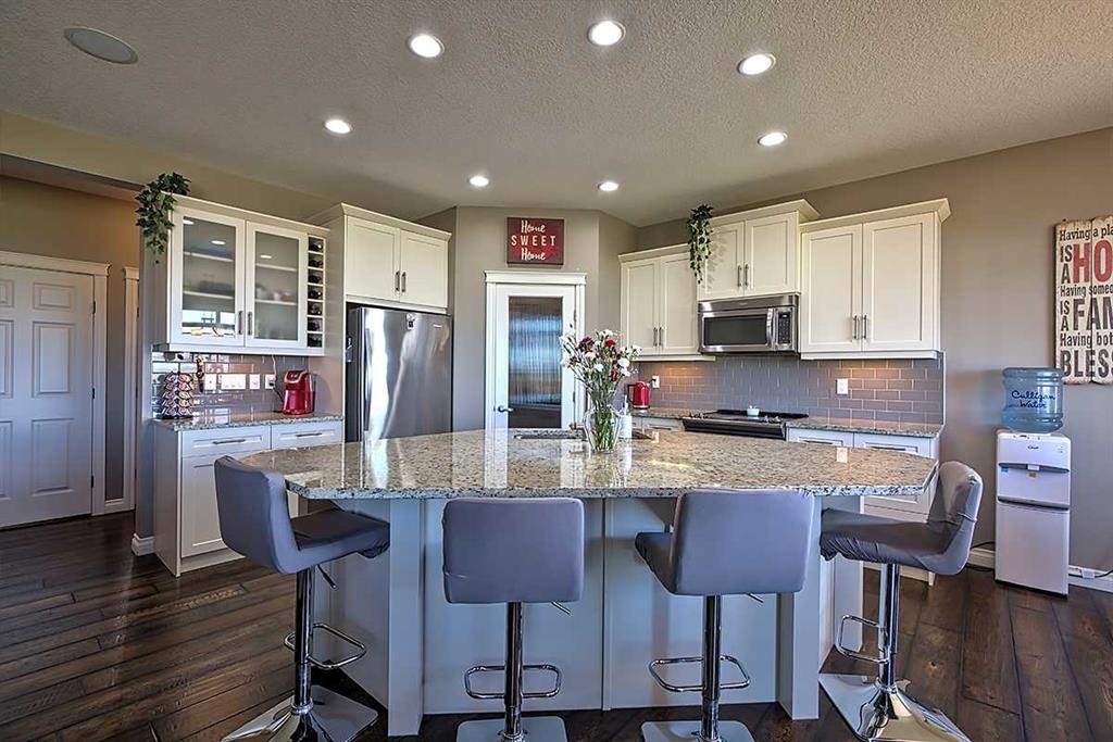 732 Hampton Hills Drive Ne, High River, AB - Indoor Photo Showing Kitchen With Stainless Steel Kitchen With Upgraded Kitchen
