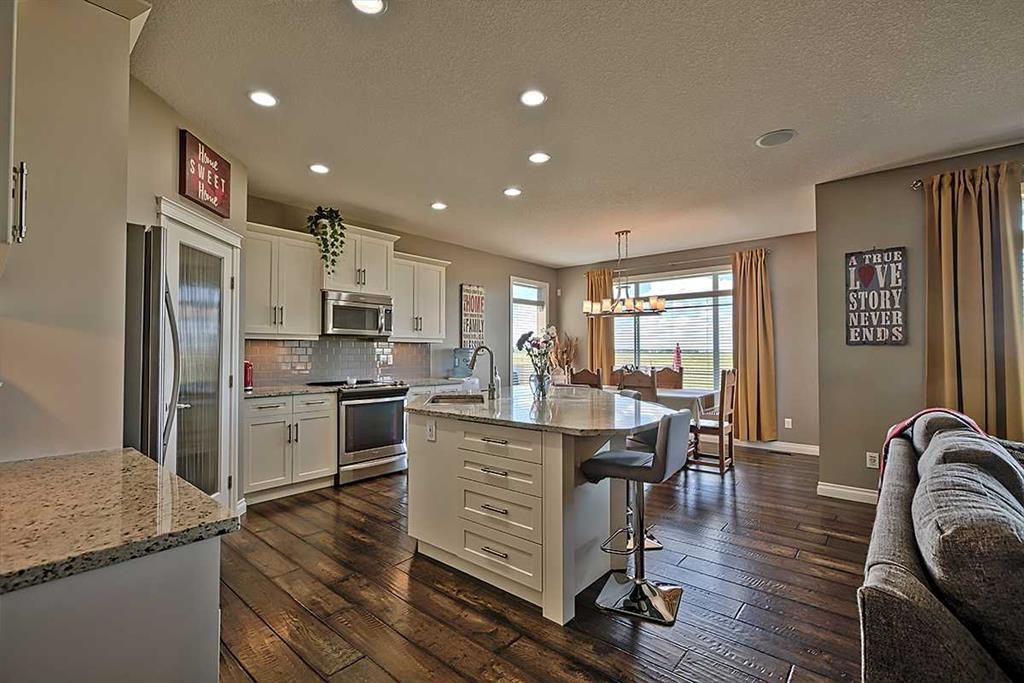 732 Hampton Hills Drive Ne, High River, AB - Indoor Photo Showing Kitchen With Stainless Steel Kitchen With Upgraded Kitchen