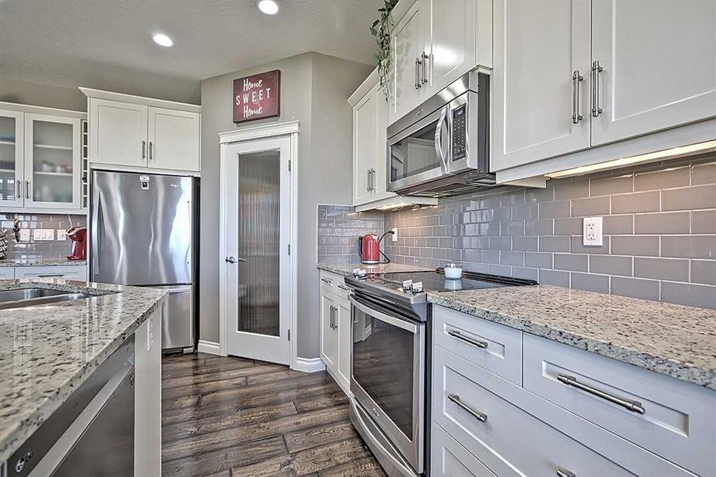 732 Hampton Hills Drive Ne, High River, AB - Indoor Photo Showing Kitchen With Stainless Steel Kitchen With Double Sink With Upgraded Kitchen