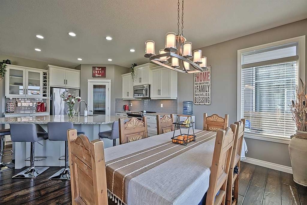 732 Hampton Hills Drive Ne, High River, AB - Indoor Photo Showing Dining Room