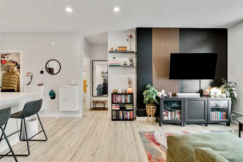 208-255 Les Jardins Park Se, Calgary, AB - Indoor
