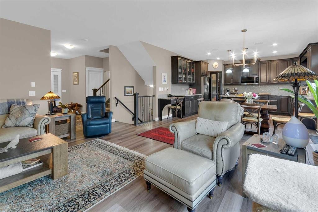 172 Ridge View Close, Cochrane, AB - Indoor Photo Showing Living Room