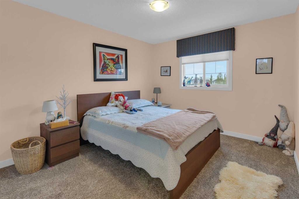 172 Ridge View Close, Cochrane, AB - Indoor Photo Showing Bedroom