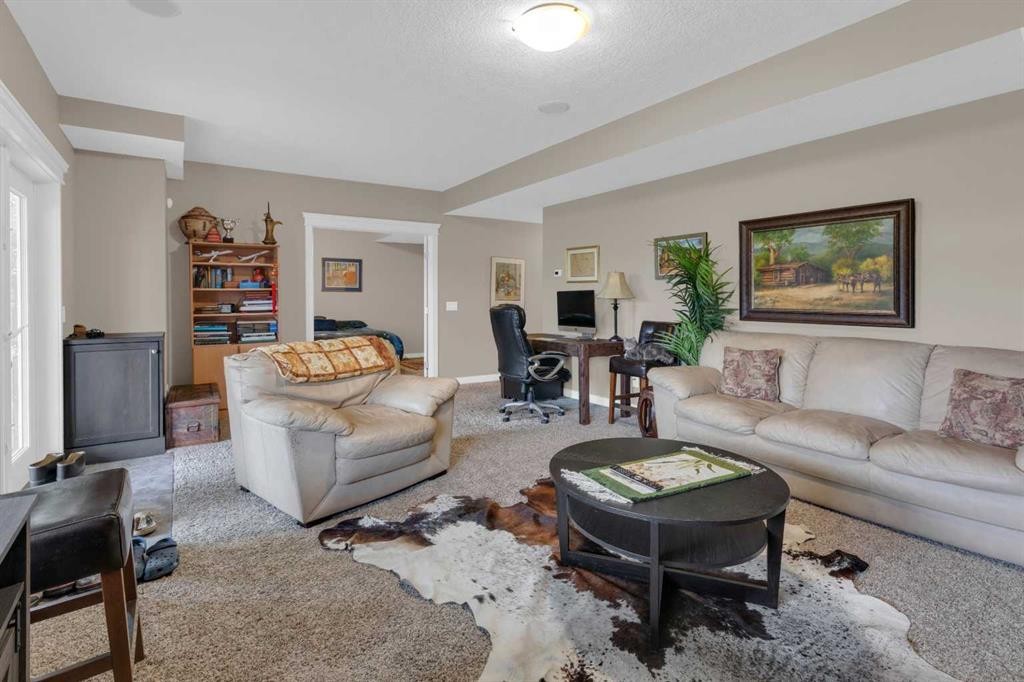172 Ridge View Close, Cochrane, AB - Indoor Photo Showing Living Room
