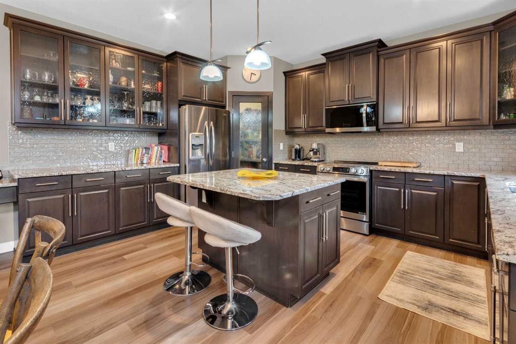 172 Ridge View Close, Cochrane, AB - Indoor Photo Showing Kitchen With Upgraded Kitchen