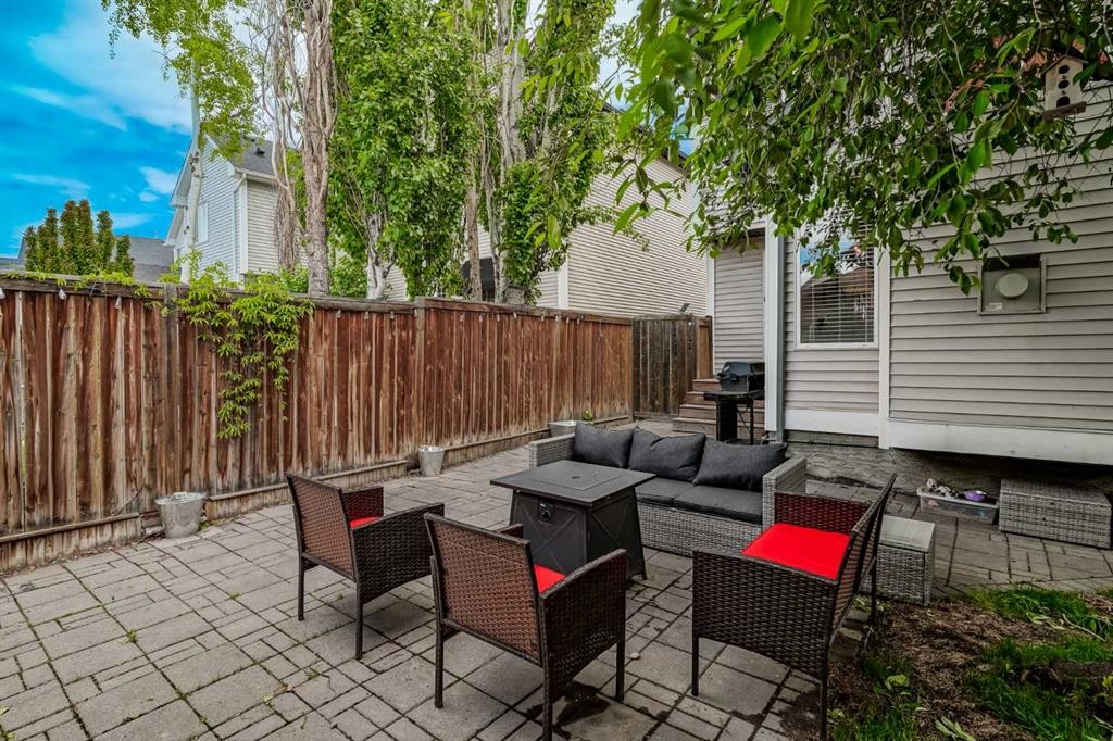33 Prestwick Rise Se, Calgary, AB