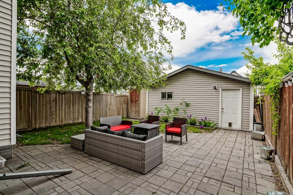 33 Prestwick Rise Se, Calgary, AB