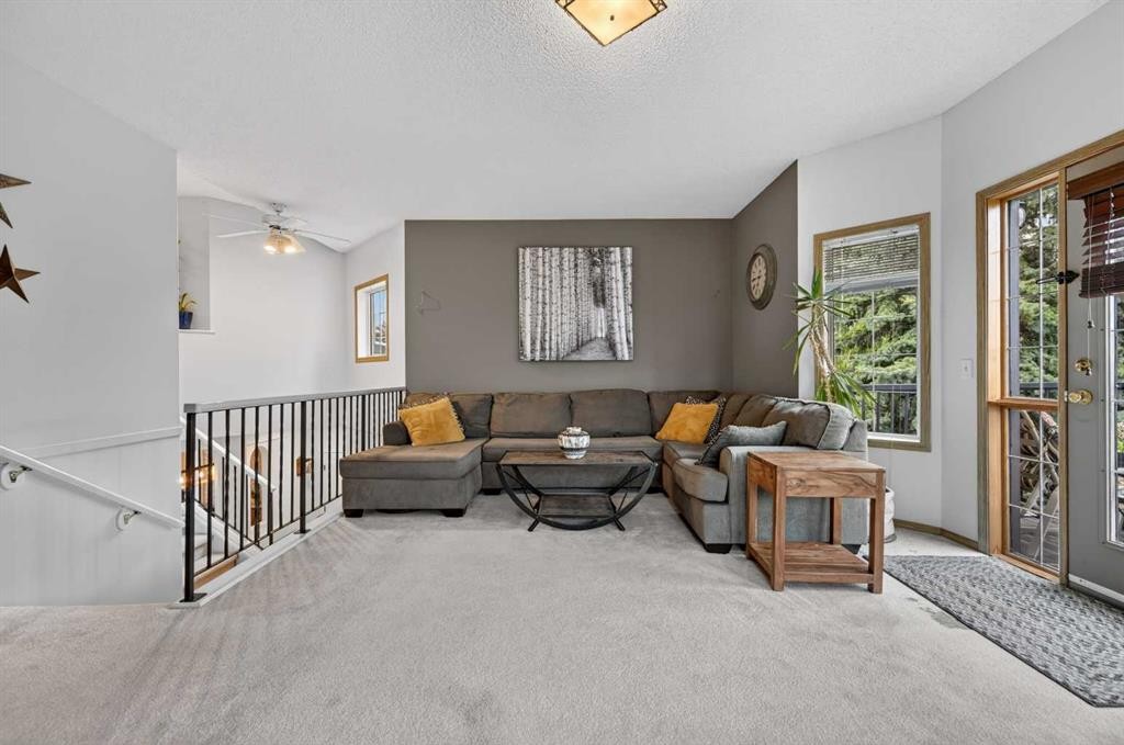 30 Douglasdale Point Se, Calgary, AB