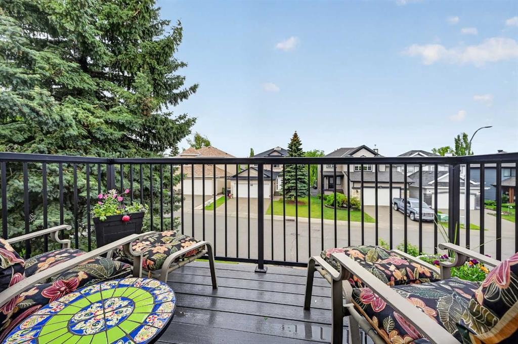 30 Douglasdale Point Se, Calgary, AB