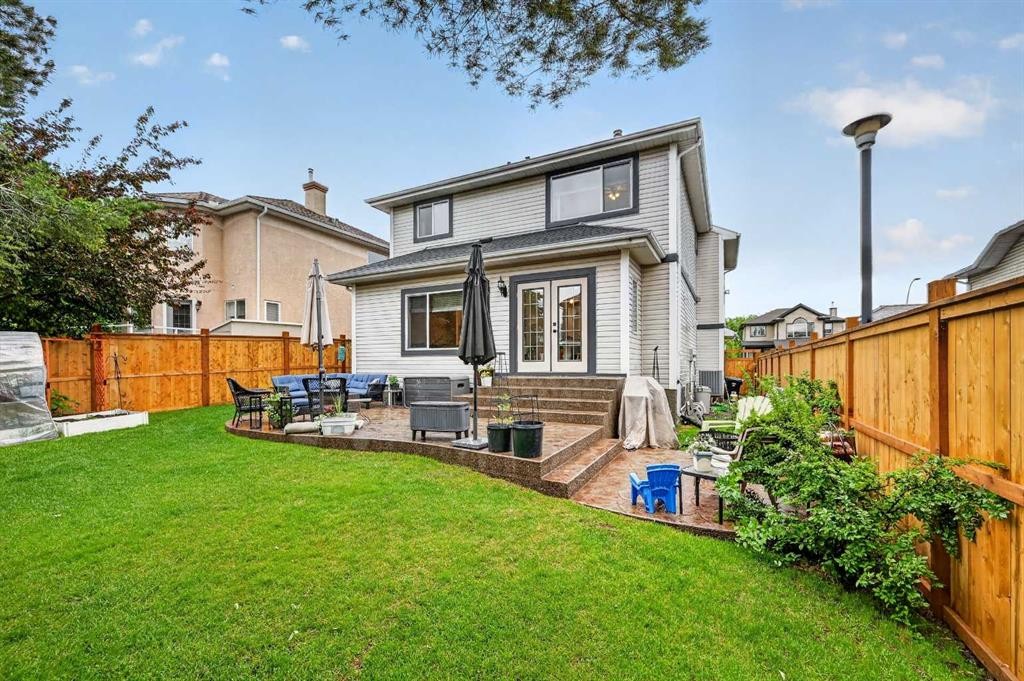 30 Douglasdale Point Se, Calgary, AB