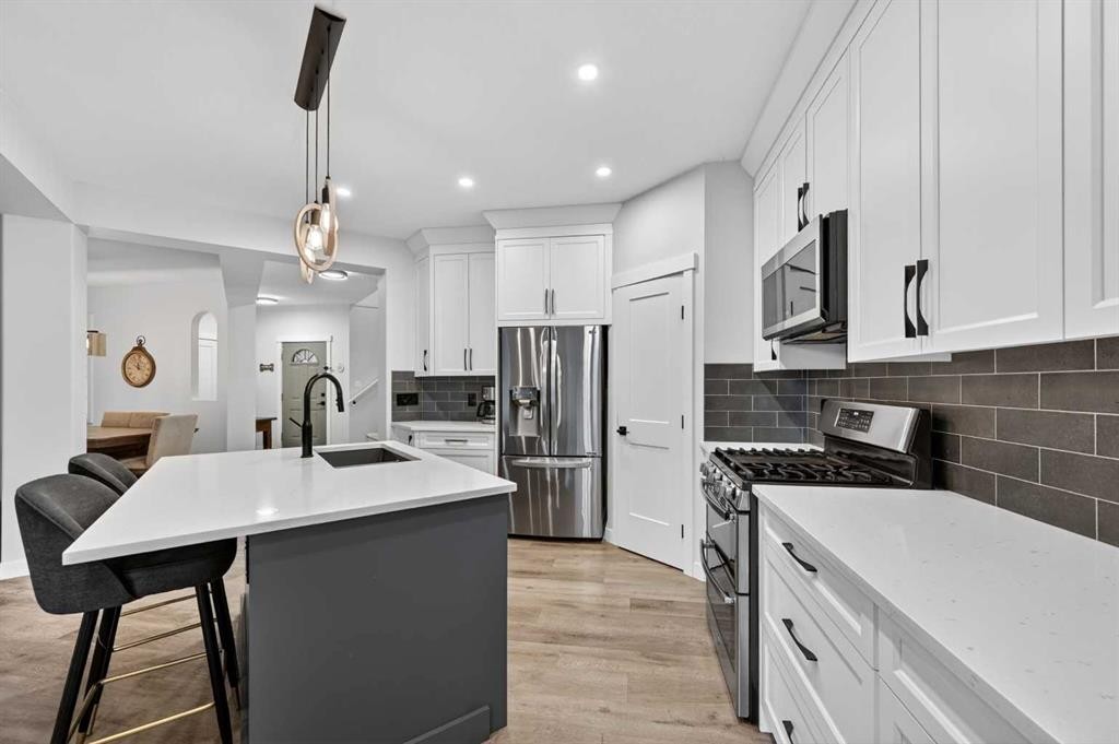 30 Douglasdale Point Se, Calgary, AB
