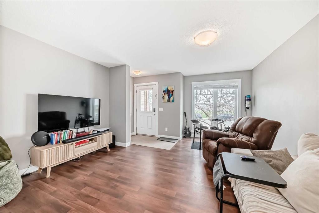 49 Aspen Hills Drive Sw, Calgary, AB - Indoor Photo Showing Living Room
