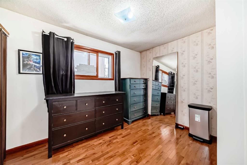 4407 Bowness Road Nw, Calgary, AB