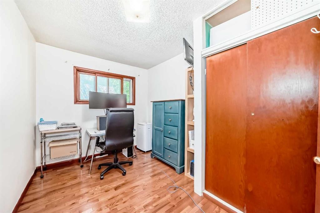 4407 Bowness Road Nw, Calgary, AB