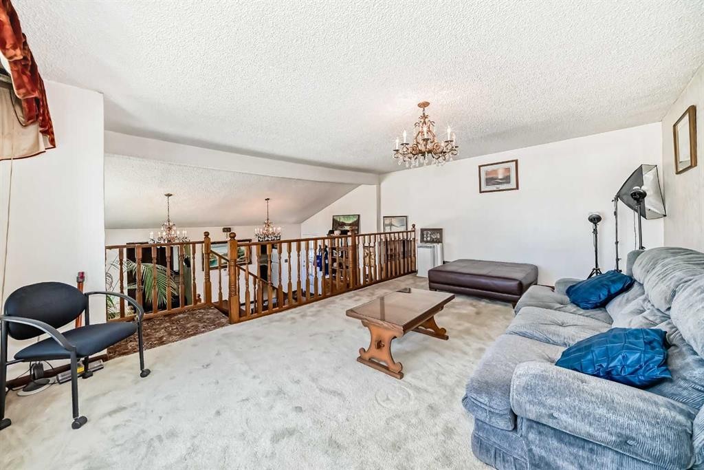 4407 Bowness Road Nw, Calgary, AB