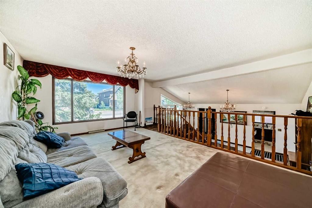 4407 Bowness Road Nw, Calgary, AB