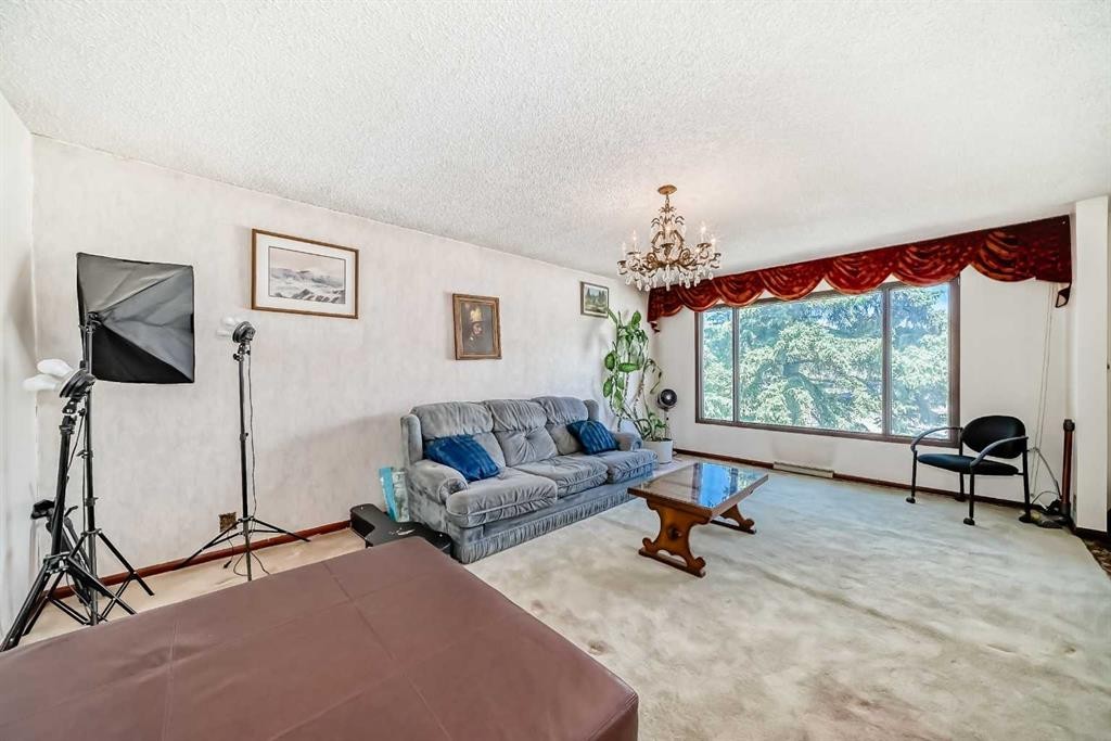 4407 Bowness Road Nw, Calgary, AB