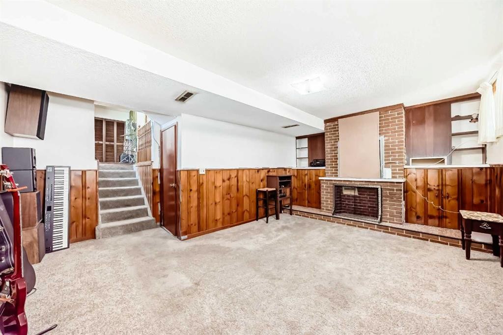 4407 Bowness Road Nw, Calgary, AB